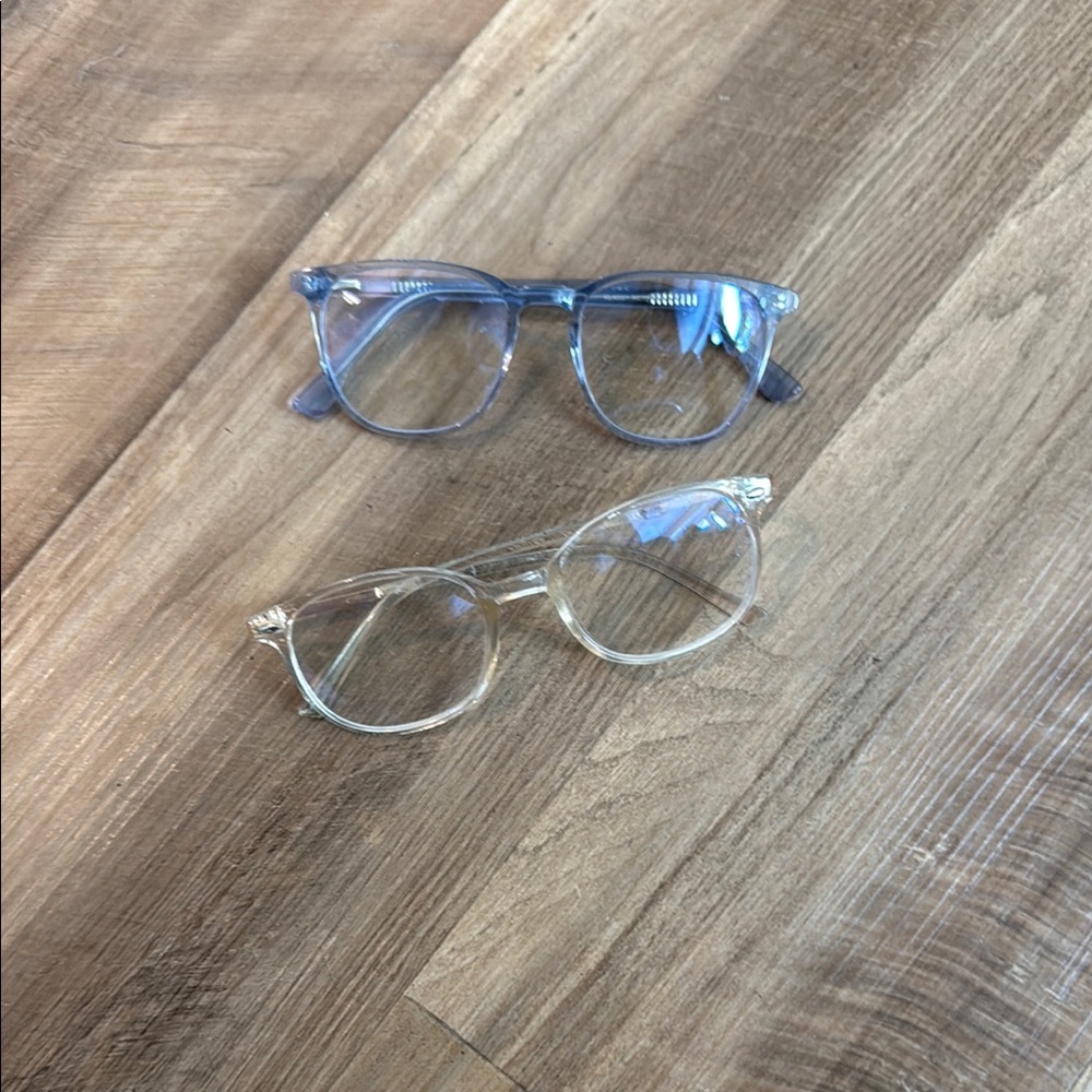 Blue and White Rectangular Glasses Set